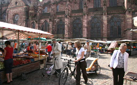 Freiburg: Münster mit Markt